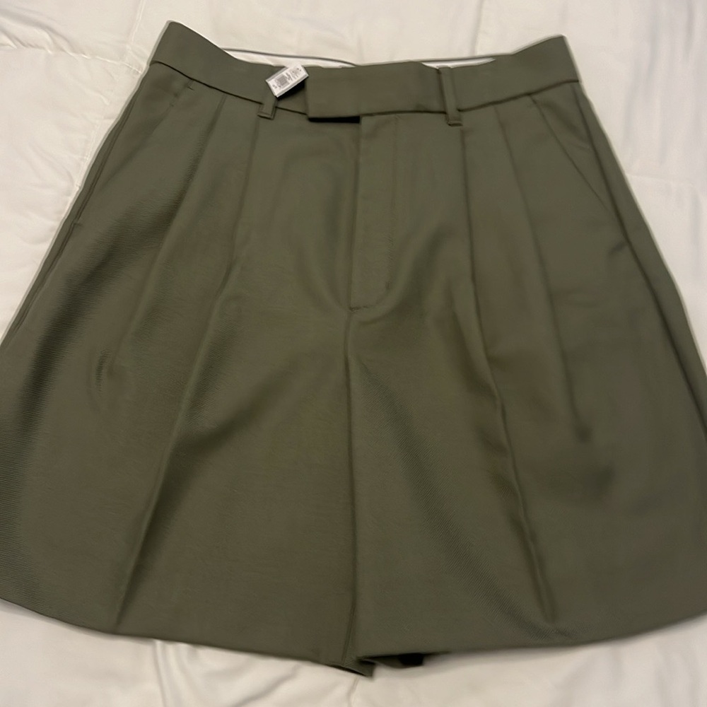 Banana Republic Olive Green Women's Bermuda shorts brand new with tags size 12 - Picture 2 of 11